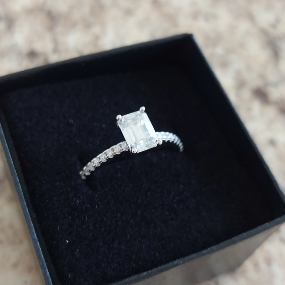 1 Carat Emerald Cut Rectangular Moissanite 925 Silver Engagement Wedding… - Picture 6 of 10